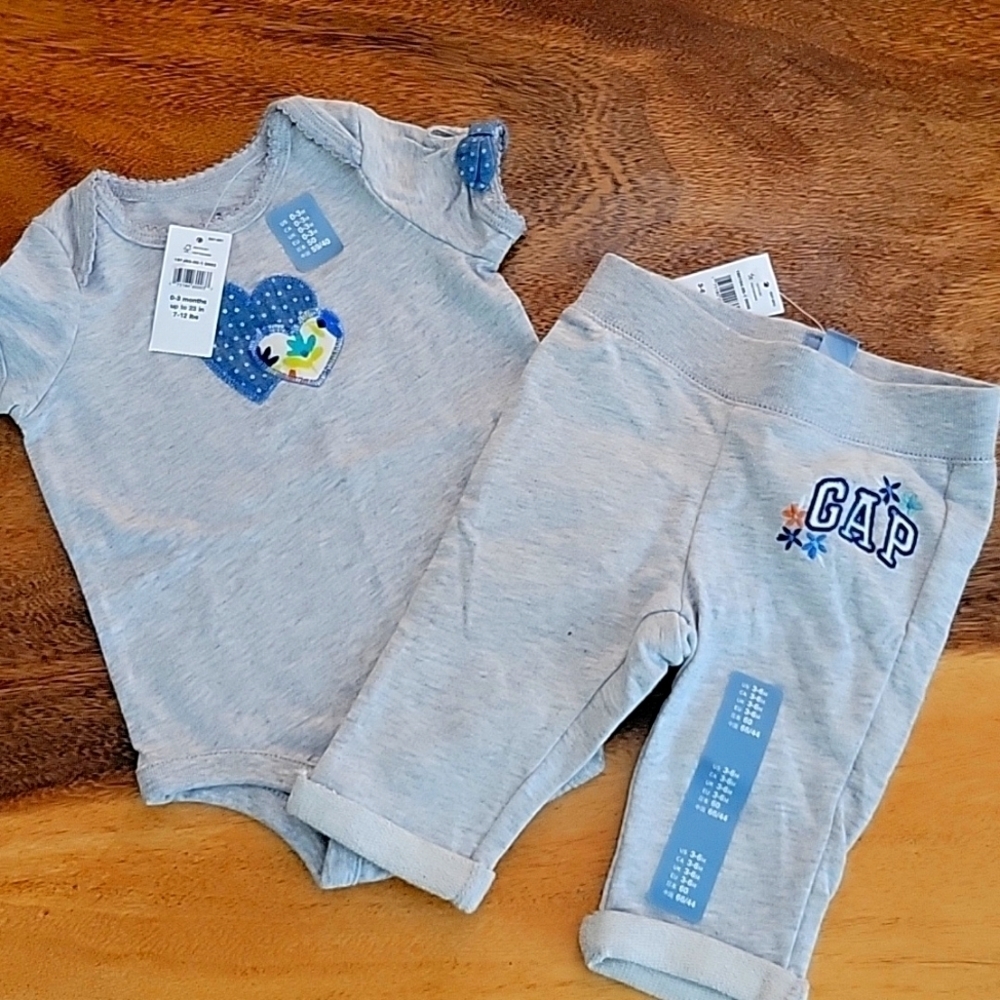 Gap -2 pieces, nwt, 0-6 months